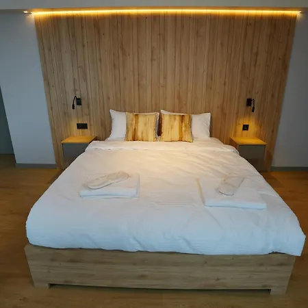 Dream House 22 Aparthotel 4*