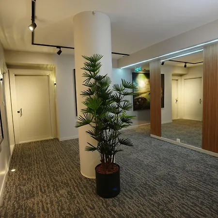 Dream House 22 Aparthotel 4*