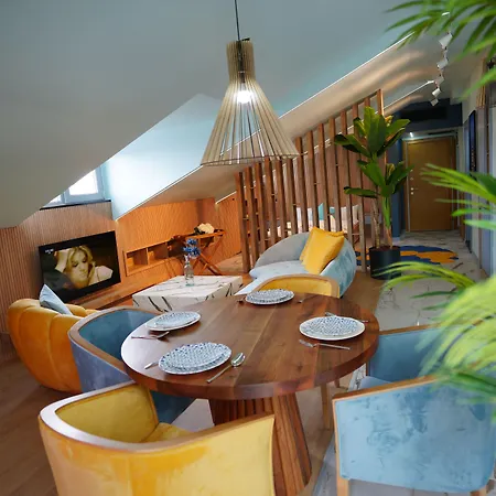 Dream House 22 Aparthotel 4*